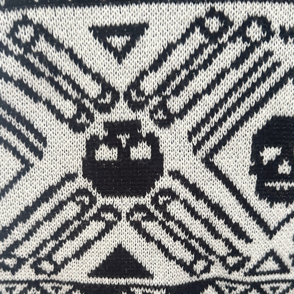 Chic Skull Black and White Patterned Women's Cardigan - Picture 4 of 5